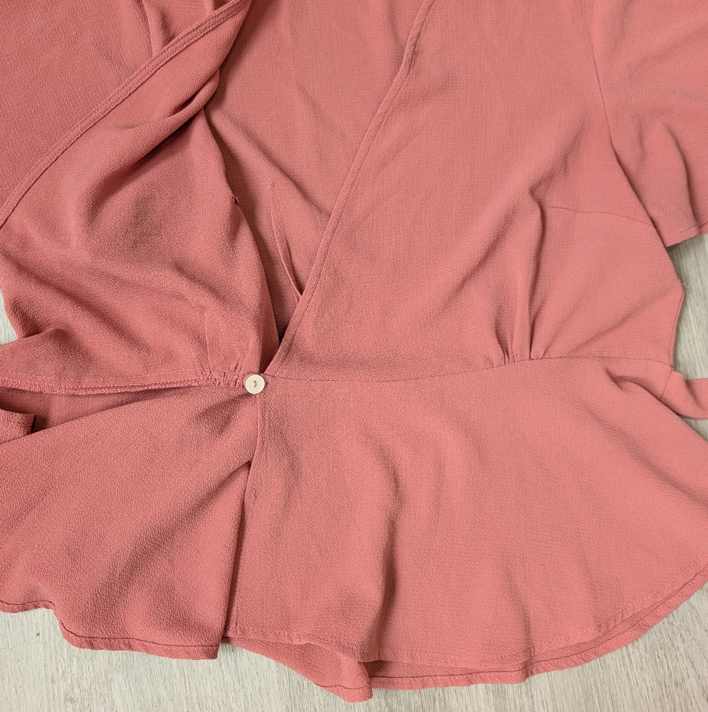 Monteau Casual Everyday Dusty Rose Flutter Sleeve Wrap Peplum Women's Top Size L - Picture 7 of 7